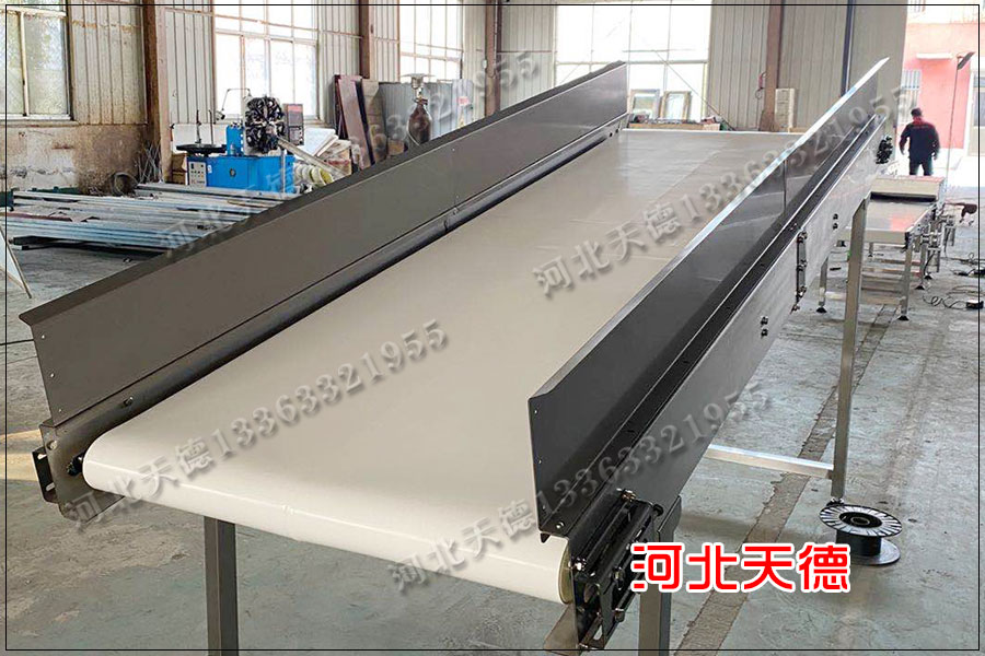 皮帶輸送機(jī)